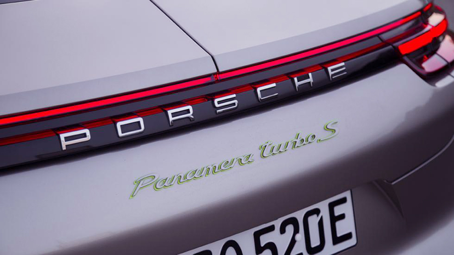 Porsche-panamera-hybrid-EXCLAMA-2