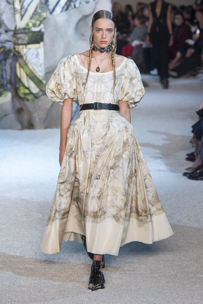 Alexander-McQueen-Paris-Fashion-Week-Spring-Summer-2019-EXCLAMA-1