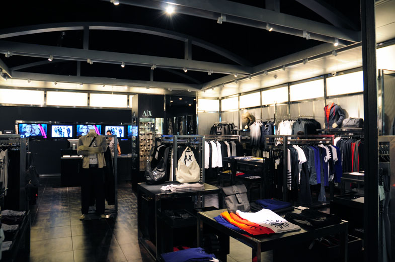 tienda de ropa armani