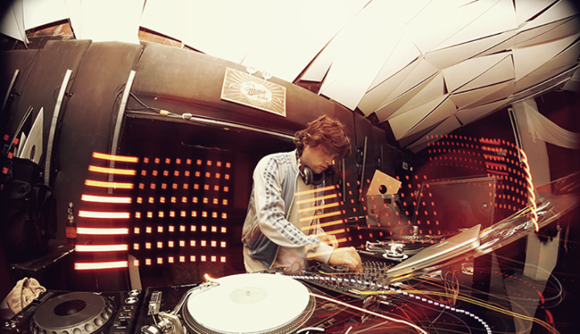 DJ SET: STEVEN GUBEREK