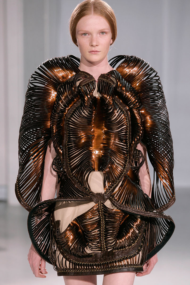 3 Capriole-Iris-Van-Herpen-yatzer-15