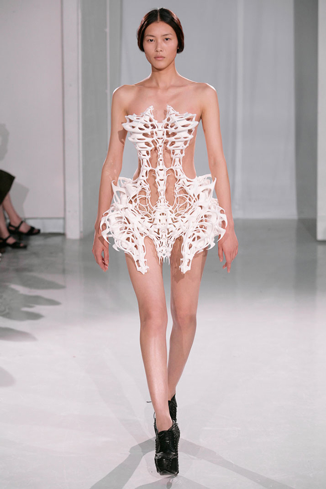 6 Capriole-Iris-Van-Herpen-yatzer-11