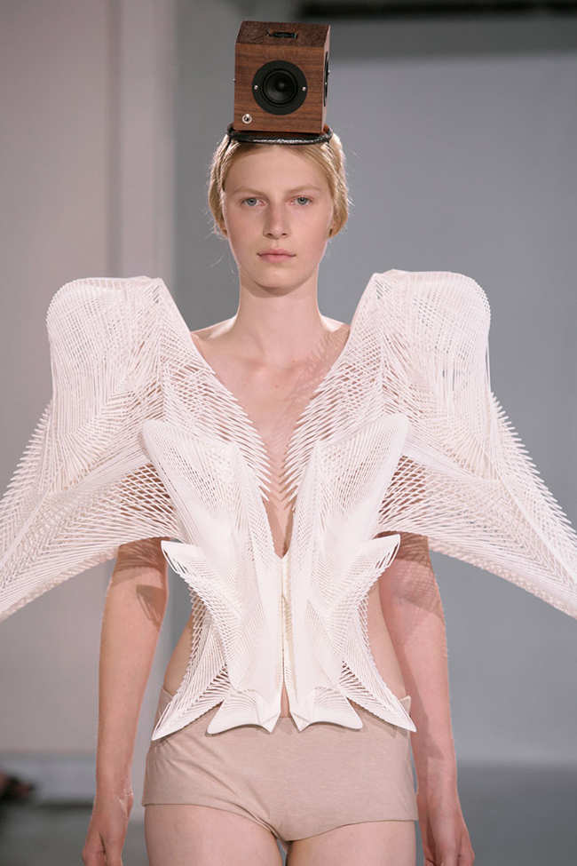 9 Capriole-Iris-Van-Herpen-yatzer-6