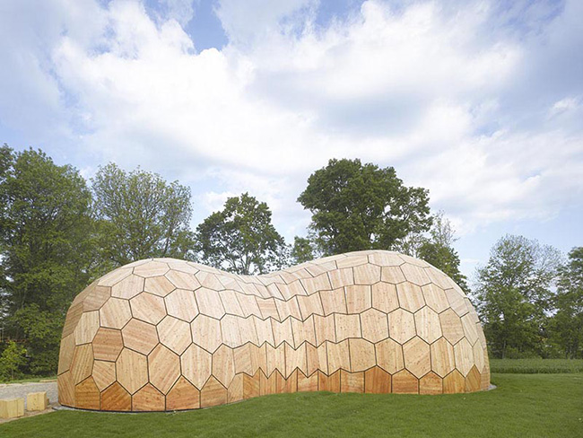 THE LANDESGARTENSCHAU EXHIBITION HALL