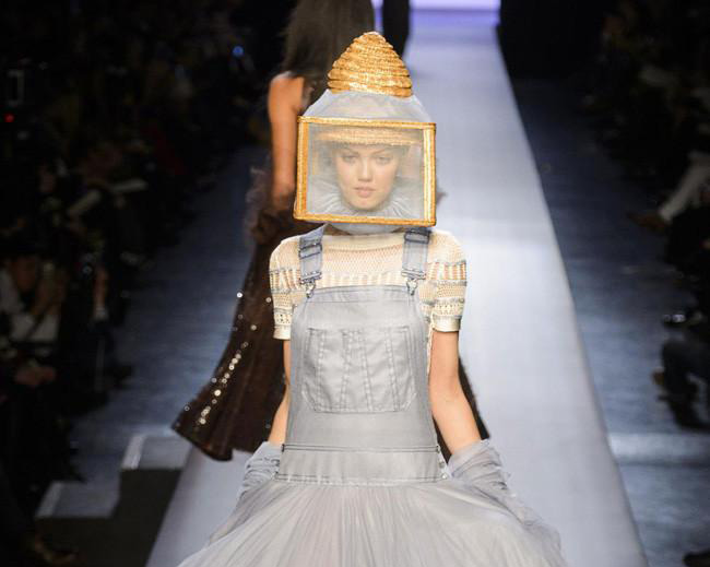 LA MODA, MEJOR CUANDO INCOMODA