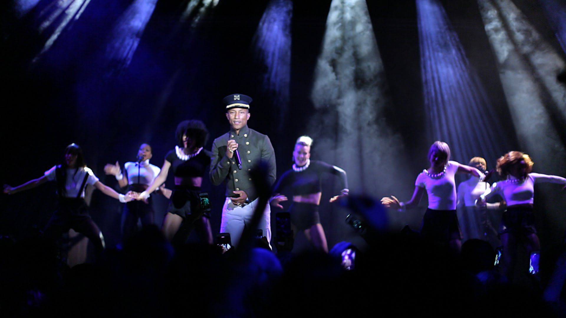 CHANEL Y PHARREL EN N.Y