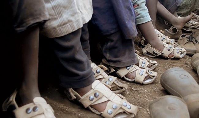 THE SHOE THAT GROWS