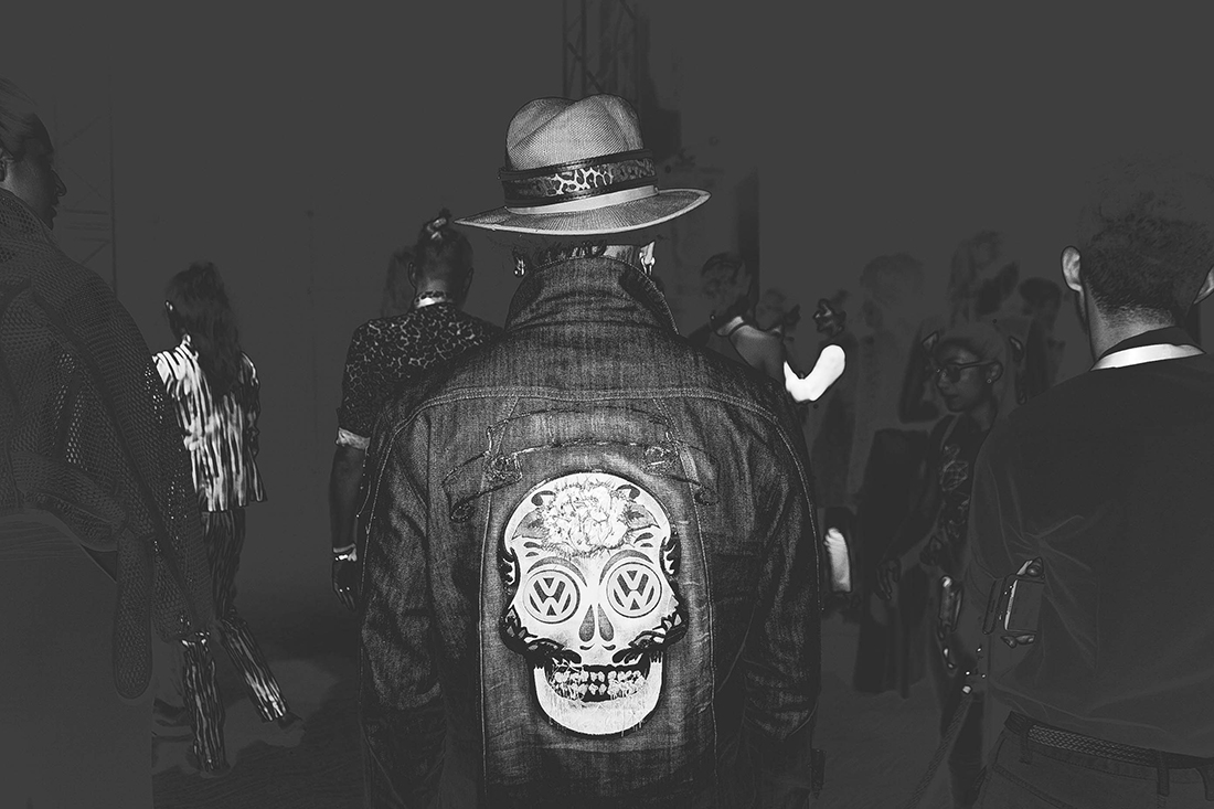 BASILIO SILVA EN EL BACKSTAGE DE COLOMBIAMODA