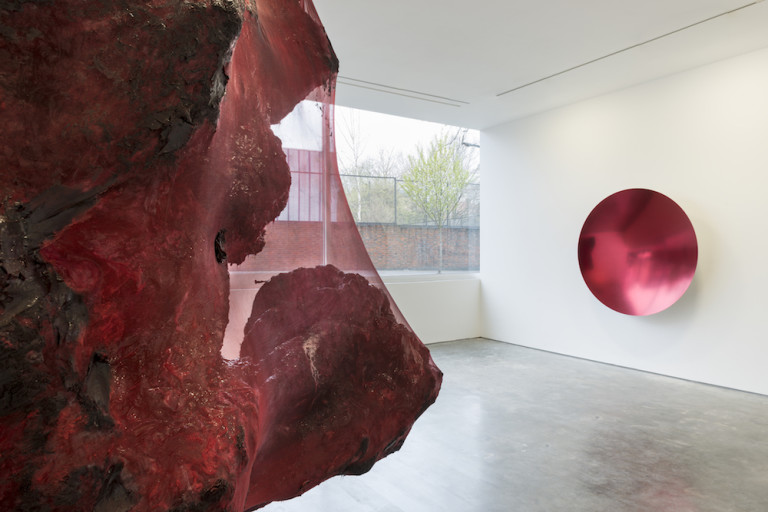 FRAGILIDAD, CAOS Y ENTROPÍA DE ANISH KAPOOR