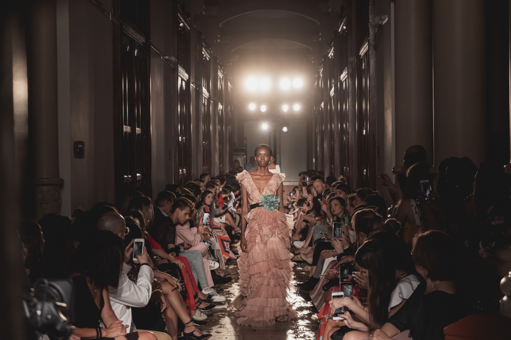 JOHANNA ORTÍZ: ESPÍRITU FEMENINO Y TROPICAL