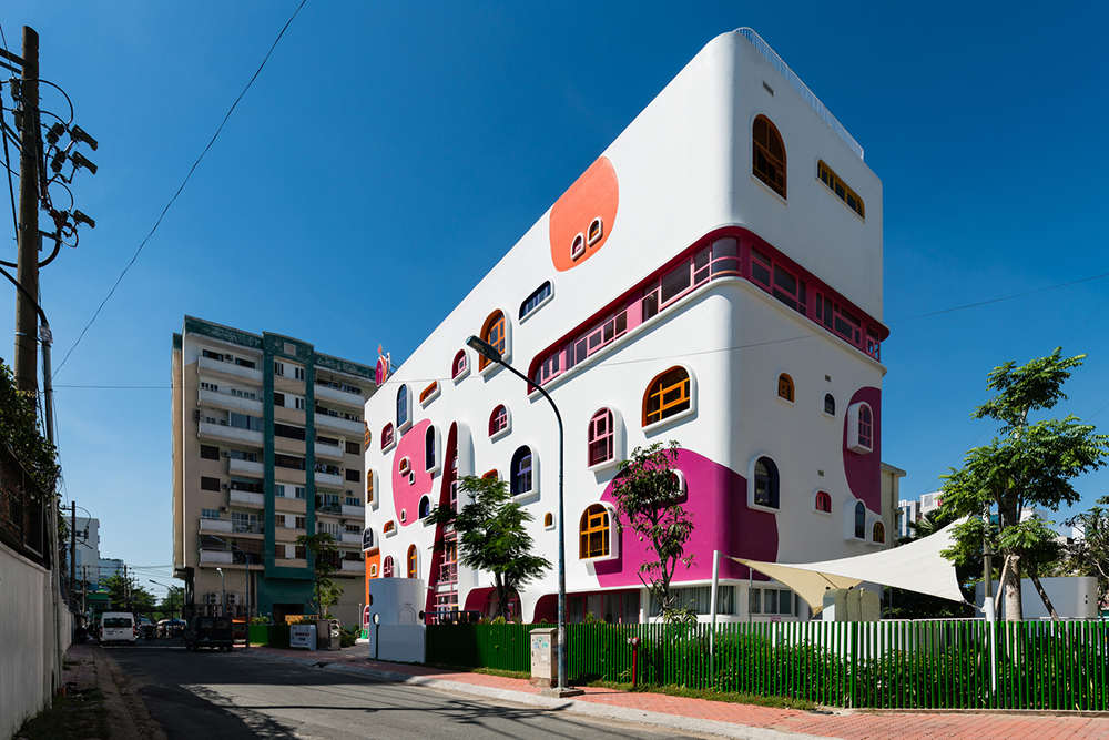 UN JARDÍN LLENO DE COLORES