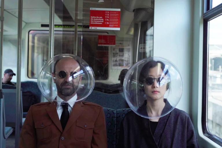 El protector facial de los diseñadores Plastique Fantastique