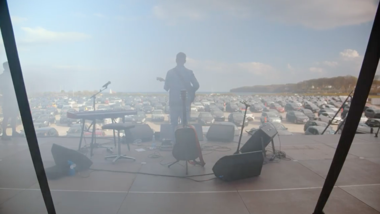 Los conciertos de autocine son ahora tendencia en Dinamarca