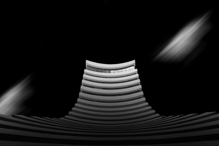 PETER LIÉVANO, entre la fotografía y la arquitectura