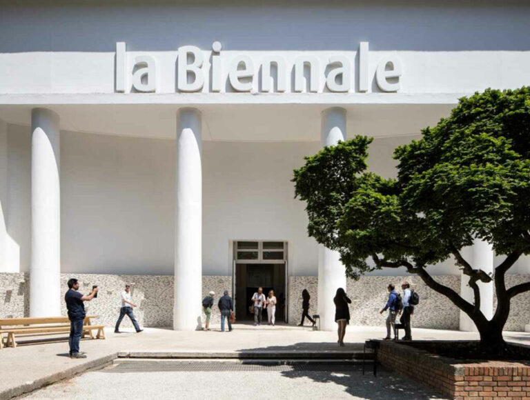 Un viaje por los Giardini: Escenario arquitectónico de la Biennale di Venezia