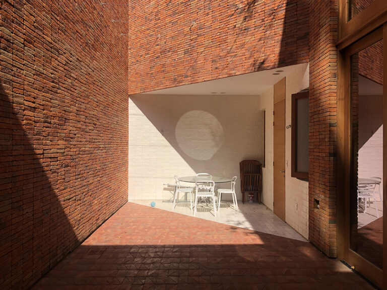 Casa del Parque by Tatiana Bilbao Estudio