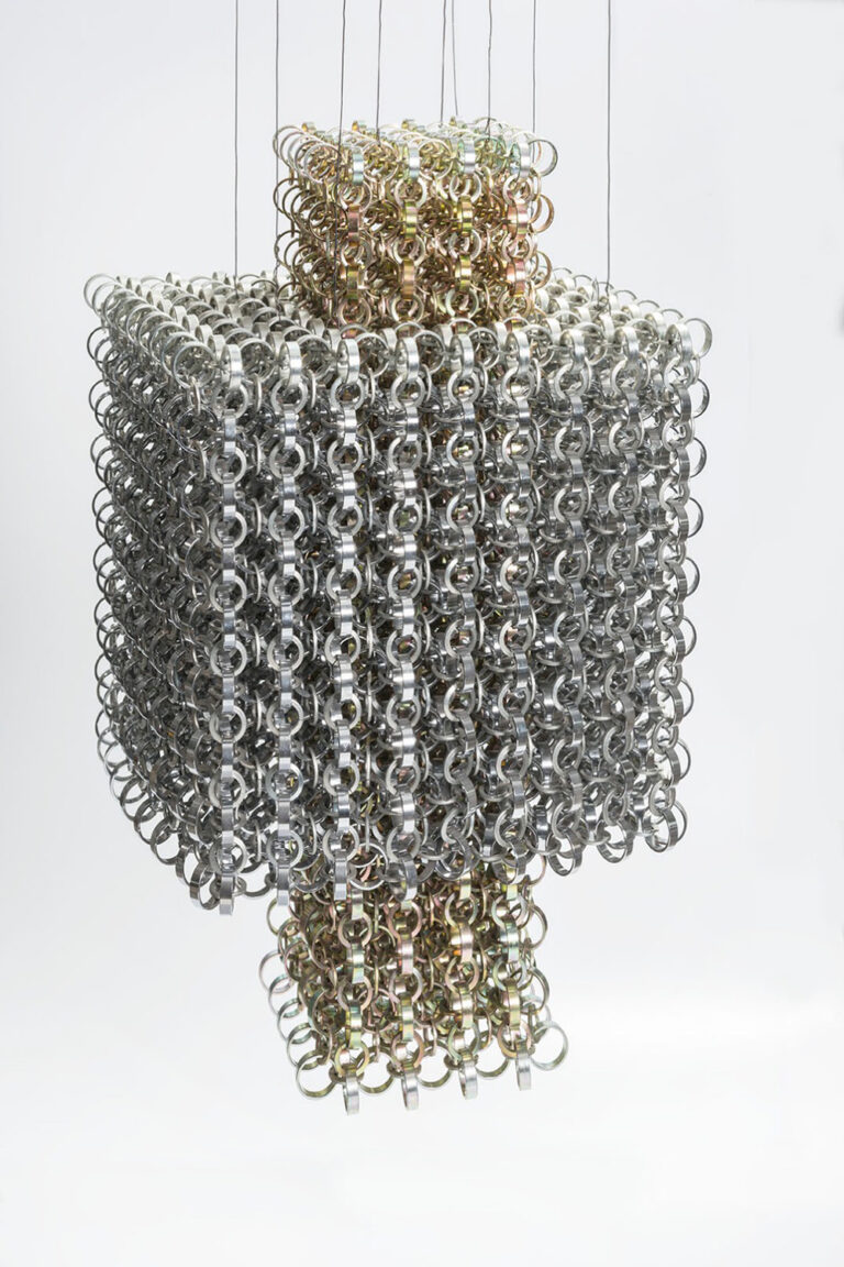 El universo de lo múltiple por Claudia Hakim